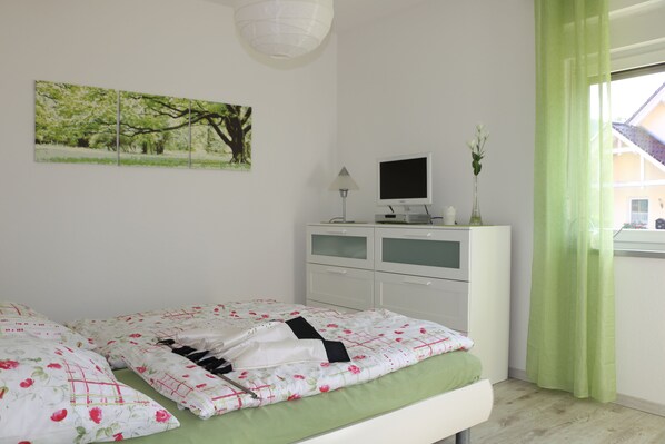 2 bedrooms, desk, iron/ironing board, travel cot