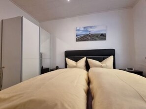 Unclassified image, 5 of 30, button