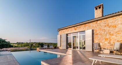 Tenuta Paljari is a place of health, ecology and energy.