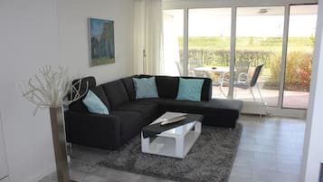 LED-Fernseher, DVD-Player, Stereoanlage