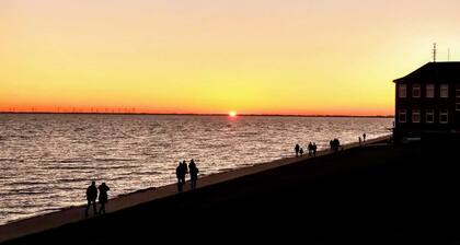 Wilhelmshaven Südstrand : Hochw. Maisonette Ferienwohnung direkt am Südstrand