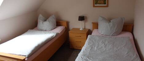 2 bedrooms, travel cot, WiFi, bed sheets