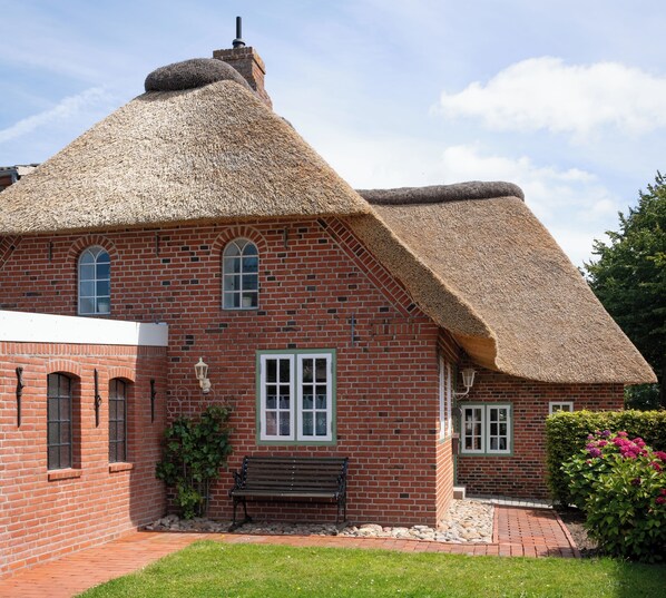 Exterior - Holidays under thatch in the Stormstadt Husum 4 STARS **** (Husum)