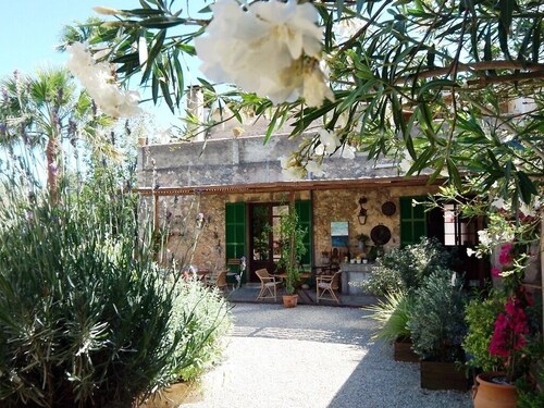 Small studio with garden view in the manor house with pool and garden