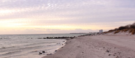靠近海滩
