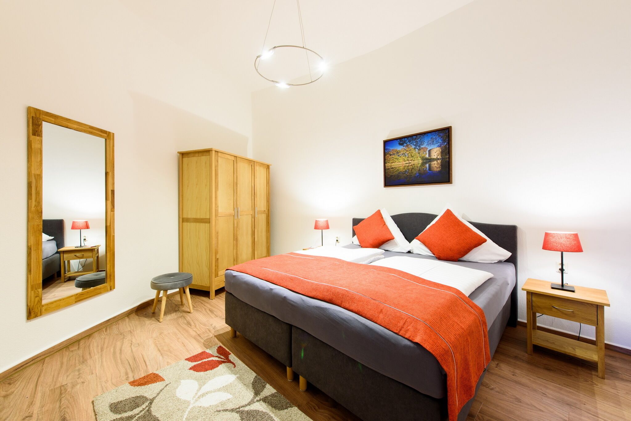 1 slaapkamer, een kluis op de kamer, een strijkplank/strijkijzer