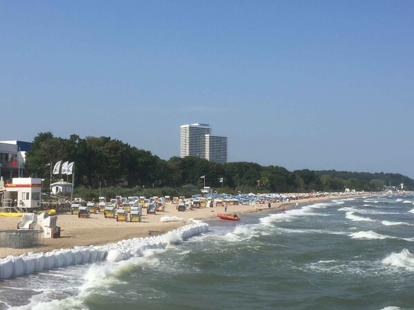 Plage à proximité, chaises longues