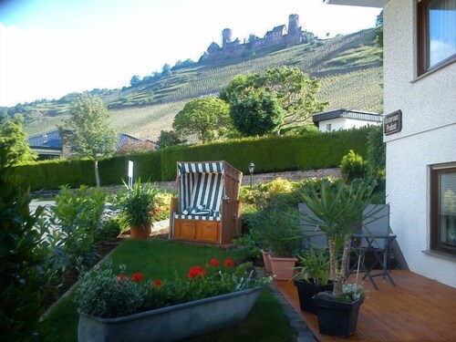 Newly furnished comfort vacation apartment on the foot of Castle Thurant in Alken