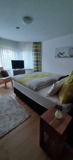 1 quarto, acesso à internet, roupa de cama