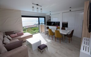 TV - Luxury villa Astraeus 2 near Split, private pool (Gornja Podstrana)