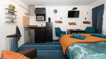 1 bedroom, travel cot, free WiFi, bed sheets