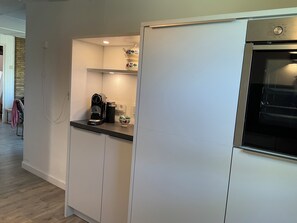 Kühlschrank, Ofen, Herdplatte, Geschirrspüler