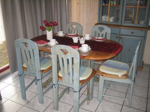 Dining - Well-kept, comfortable vacation home with a sauna, patio and large living area (Mirow)