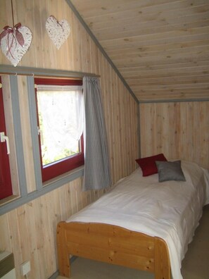 2 bedrooms, travel crib - Well-kept, comfortable vacation home with a sauna, patio and large living area (Mirow)