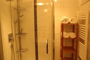 Shower, hair dryer, towels