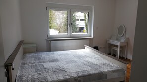 1 chambre, fer et planche à repasser, Wi-Fi gratuit, draps fournis