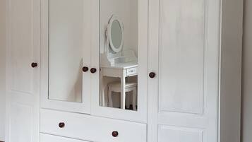 1 Schlafzimmer, BĂŒgeleisen/BĂŒgelbrett, kostenloses WLAN, BettwĂ€sche