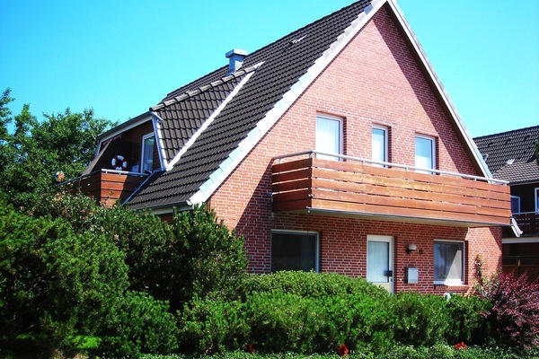 Blick auf die Ferienwohnung mit Süd- und Westbalkon