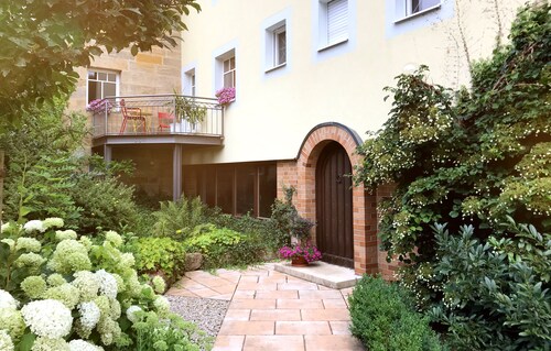 Living in a fantastic location in the historic center of Thurnau