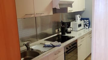 Frigorífic, microones, forn i placa de cuina