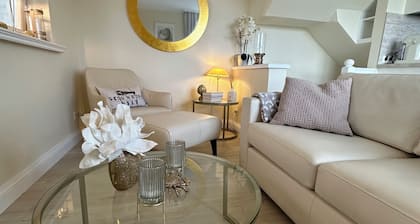 Excl. 4 * - apartment in pffl. Thatched roof house & you. Watt view & 2 terraces