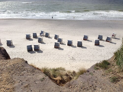 Excl. 4 * - apartment in pffl. Thatched roof house & you. Watt view & 2 terraces