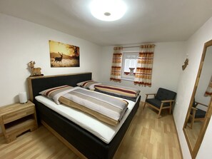 3 dormitorios, tabla de planchar con plancha, wifi gratis y ropa de cama