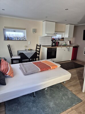 Bügeleisen/Bügelbrett, kostenloses WLAN, Bettwäsche