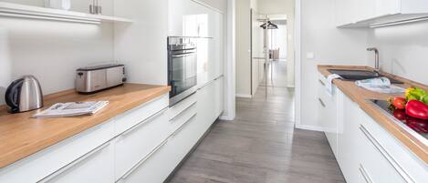 Réfrigérateur, four, plaque de cuisson, lave-vaisselle