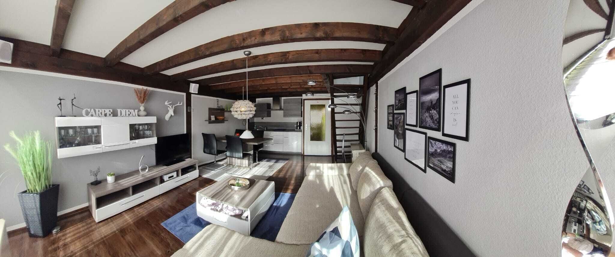 Smart-TV, DVD-Player, Bücher, Stereoanlage