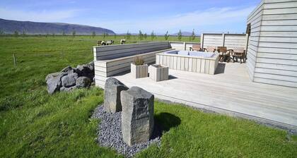 Comfortable cottage in South Iceland with Hot-Tub for max. 5 people
