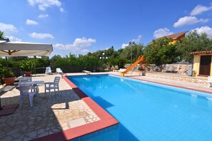 Pool - Beautiful detached and family friendly villa with private pool. (Solarino)