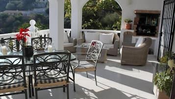 屋外ダイニングエリア