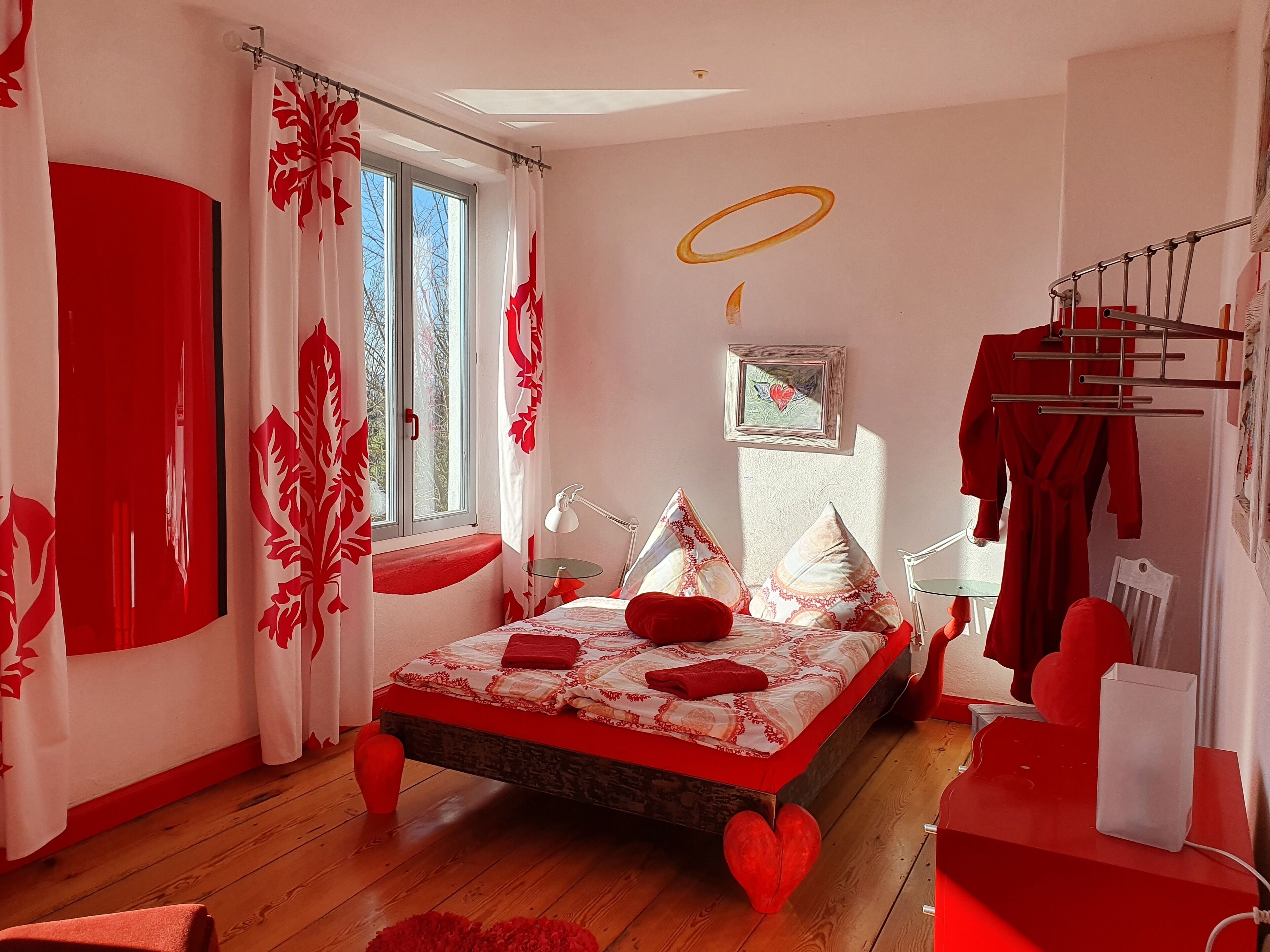 8 bedrooms, desk, free WiFi, bed sheets