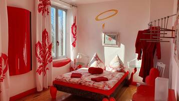 8 bedrooms, desk, free WiFi, bed sheets