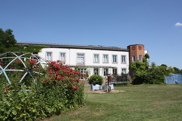 Exterior - Room in an old manor with an artistic atmosphere (neukalen)