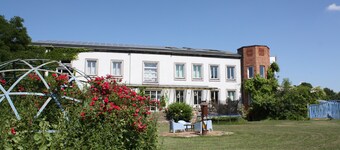 Riesige Ferienwohnung im historischen Gutshaus mit viel Kunst und Kinderspaß