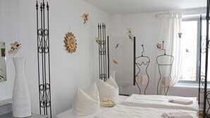 A bedroom with a bed, a dresser, and decorative wall art. - Room in an old manor with an artistic atmosphere (neukalen)