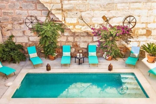 Can Caragol - modern village house with all Comfort