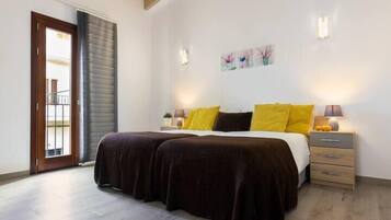 3 slaapkamers, een strijkplank/strijkijzer, reisbedje, wifi