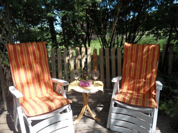 Terrace/patio - Large holiday home f. Nature lovers, hikers. Mountain bikers, fun pool visitors ... (Plettenberg)