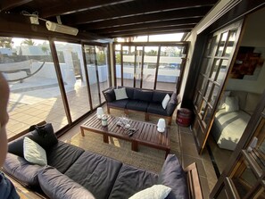 TV, DVD player, books, stereo