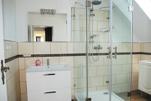 Shower, towels