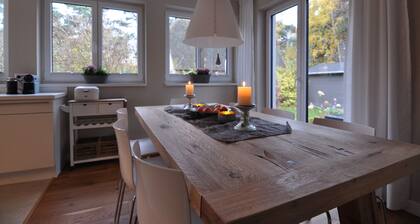 Unelma talo, tyylikäs, ylellinen, metsän lähellä, suoraan rannan, saunan ja takan takana