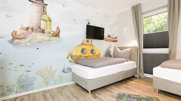 9 bedrooms, desk, travel cot, WiFi