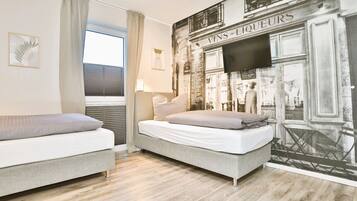 9 bedrooms, desk, travel crib, WiFi