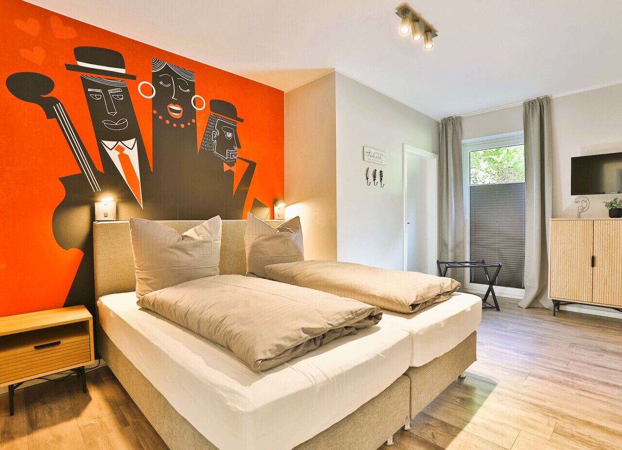 9 Schlafzimmer, Schreibtisch, Reisekinderbett, WLAN