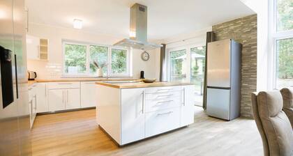 Unelmahuvila Plauer-järvellä, 9 makuuhuonetta, sauna, poreallas, 250 m²