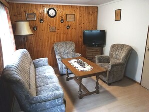 Smart TV, lareira, videoteca, aparelho de som