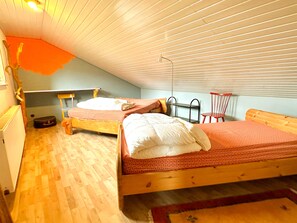 5 bedrooms, desk, iron/ironing board, travel cot